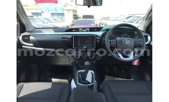 Comprar Importar Toyota Hilux Preto Carro em Import - Dubai em Cabo Delgado Comprar Importar Toyota Hilux Preto Carro em Import - Dubai em Cabo Delgado