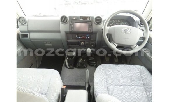 Nunua Imported Toyota Land Cruiser Nyeupe Gari ndani ya Import - Dubai nchini Cabo Delgado Nunua Imported Toyota Land Cruiser Nyeupe Gari ndani ya Import - Dubai nchini Cabo Delgado