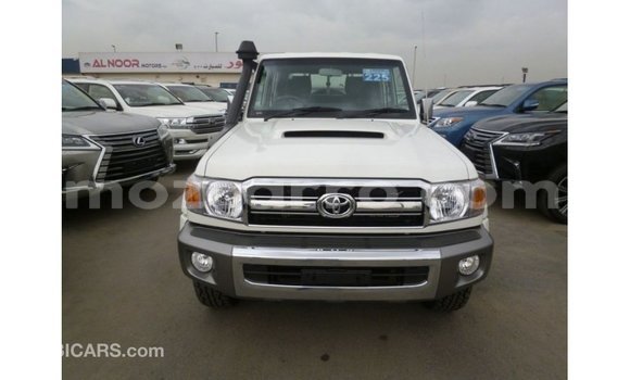 Nunua Imported Toyota Land Cruiser Nyeupe Gari ndani ya Import - Dubai nchini Cabo Delgado Nunua Imported Toyota Land Cruiser Nyeupe Gari ndani ya Import - Dubai nchini Cabo Delgado
