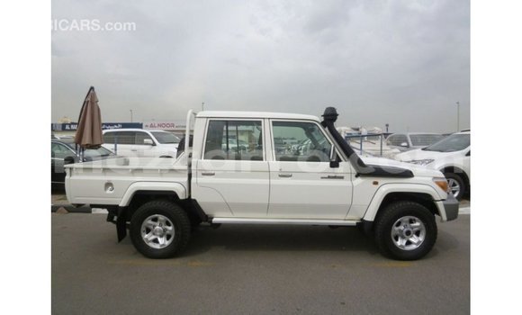 Nunua Imported Toyota Land Cruiser Nyeupe Gari ndani ya Import - Dubai nchini Cabo Delgado Nunua Imported Toyota Land Cruiser Nyeupe Gari ndani ya Import - Dubai nchini Cabo Delgado