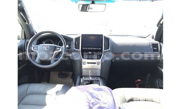 Nunua Imported Toyota Land Cruiser Nyeupe Gari ndani ya Import - Dubai nchini Cabo Delgado Nunua Imported Toyota Land Cruiser Nyeupe Gari ndani ya Import - Dubai nchini Cabo Delgado