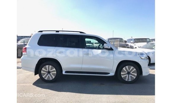 Nunua Imported Toyota Land Cruiser Nyeupe Gari ndani ya Import - Dubai nchini Cabo Delgado Nunua Imported Toyota Land Cruiser Nyeupe Gari ndani ya Import - Dubai nchini Cabo Delgado