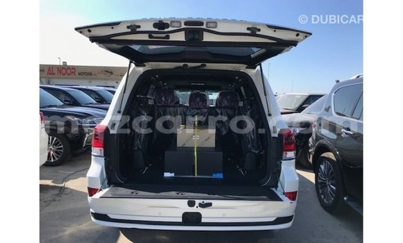 Nunua Imported Toyota Land Cruiser Nyeupe Gari ndani ya Import - Dubai nchini Cabo Delgado Nunua Imported Toyota Land Cruiser Nyeupe Gari ndani ya Import - Dubai nchini Cabo Delgado