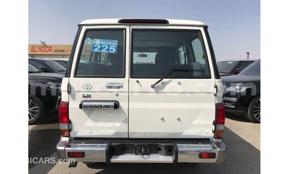 Nunua Imported Toyota Land Cruiser Nyeupe Gari ndani ya Import - Dubai nchini Cabo Delgado Nunua Imported Toyota Land Cruiser Nyeupe Gari ndani ya Import - Dubai nchini Cabo Delgado