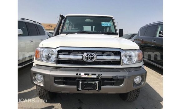 Nunua Imported Toyota Land Cruiser Nyeupe Gari ndani ya Import - Dubai nchini Cabo Delgado Nunua Imported Toyota Land Cruiser Nyeupe Gari ndani ya Import - Dubai nchini Cabo Delgado