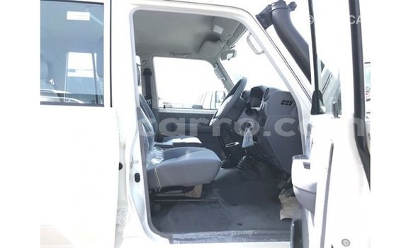 Nunua Imported Toyota Land Cruiser Nyeupe Gari ndani ya Import - Dubai nchini Cabo Delgado Nunua Imported Toyota Land Cruiser Nyeupe Gari ndani ya Import - Dubai nchini Cabo Delgado