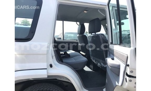 Nunua Imported Toyota Land Cruiser Nyeupe Gari ndani ya Import - Dubai nchini Cabo Delgado Nunua Imported Toyota Land Cruiser Nyeupe Gari ndani ya Import - Dubai nchini Cabo Delgado