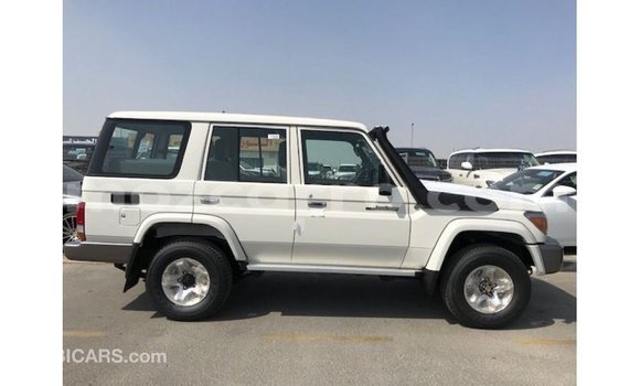 Nunua Imported Toyota Land Cruiser Nyeupe Gari ndani ya Import - Dubai nchini Cabo Delgado Nunua Imported Toyota Land Cruiser Nyeupe Gari ndani ya Import - Dubai nchini Cabo Delgado