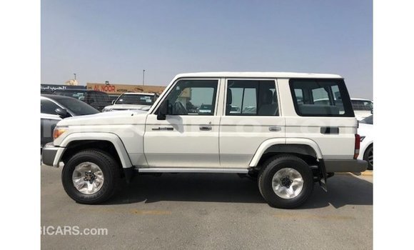 Nunua Imported Toyota Land Cruiser Nyeupe Gari ndani ya Import - Dubai nchini Cabo Delgado Nunua Imported Toyota Land Cruiser Nyeupe Gari ndani ya Import - Dubai nchini Cabo Delgado