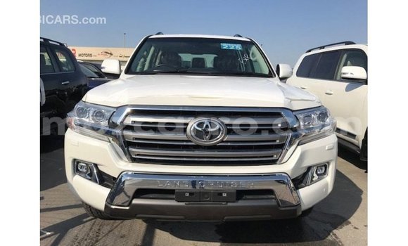 Comprar Importar Toyota Land Cruiser Branco Carro em Import - Dubai em Cabo Delgado Comprar Importar Toyota Land Cruiser Branco Carro em Import - Dubai em Cabo Delgado