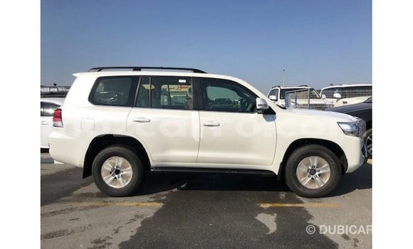 Comprar Importar Toyota Land Cruiser Branco Carro em Import - Dubai em Cabo Delgado Comprar Importar Toyota Land Cruiser Branco Carro em Import - Dubai em Cabo Delgado