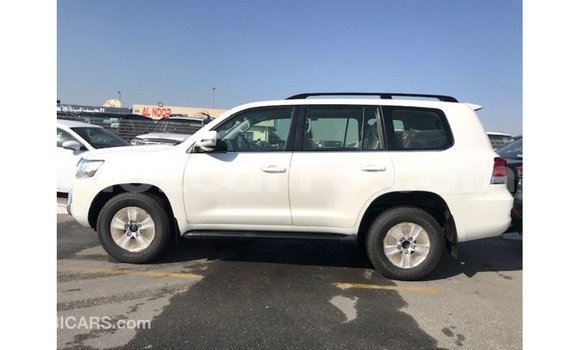 Comprar Importar Toyota Land Cruiser Branco Carro em Import - Dubai em Cabo Delgado Comprar Importar Toyota Land Cruiser Branco Carro em Import - Dubai em Cabo Delgado