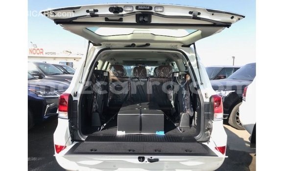 Comprar Importar Toyota Land Cruiser Branco Carro em Import - Dubai em Cabo Delgado Comprar Importar Toyota Land Cruiser Branco Carro em Import - Dubai em Cabo Delgado
