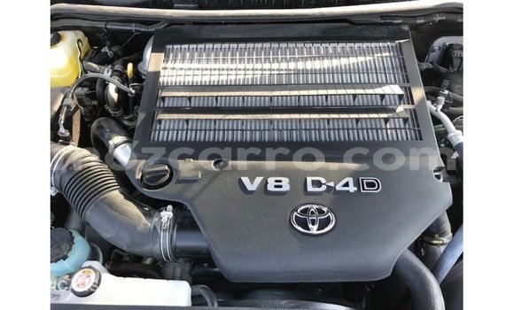 Comprar Importar Toyota Land Cruiser Branco Carro em Import - Dubai em Cabo Delgado Comprar Importar Toyota Land Cruiser Branco Carro em Import - Dubai em Cabo Delgado
