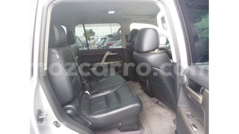 Big with watermark toyota land cruiser cabo delgado import dubai 7326