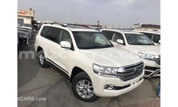 Comprar Importar Toyota Land Cruiser Branco Carro em Import - Dubai em Cabo Delgado Comprar Importar Toyota Land Cruiser Branco Carro em Import - Dubai em Cabo Delgado