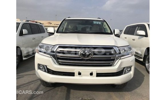 Comprar Importar Toyota Land Cruiser Branco Carro em Import - Dubai em Cabo Delgado Comprar Importar Toyota Land Cruiser Branco Carro em Import - Dubai em Cabo Delgado