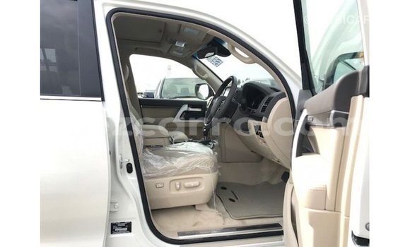 Comprar Importar Toyota Land Cruiser Branco Carro em Import - Dubai em Cabo Delgado Comprar Importar Toyota Land Cruiser Branco Carro em Import - Dubai em Cabo Delgado