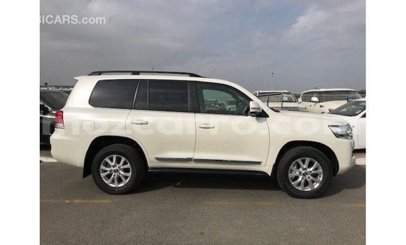 Comprar Importar Toyota Land Cruiser Branco Carro em Import - Dubai em Cabo Delgado Comprar Importar Toyota Land Cruiser Branco Carro em Import - Dubai em Cabo Delgado