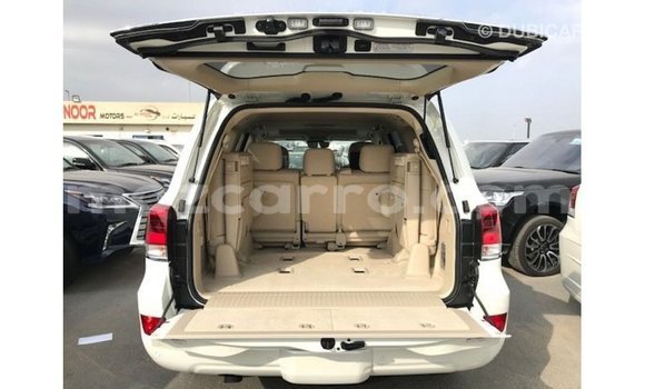 Comprar Importar Toyota Land Cruiser Branco Carro em Import - Dubai em Cabo Delgado Comprar Importar Toyota Land Cruiser Branco Carro em Import - Dubai em Cabo Delgado