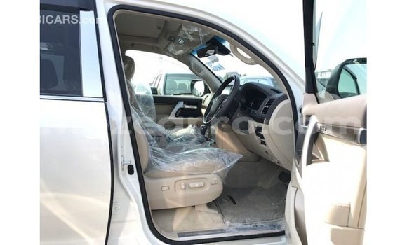 Tenga Imported Toyota Land Cruiser Chena Mota in Import - Dubai in Cabo Delgado Tenga Imported Toyota Land Cruiser Chena Mota in Import - Dubai in Cabo Delgado