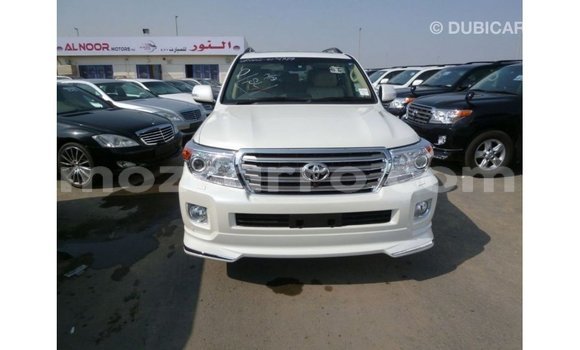Nunua Imported Toyota Land Cruiser Nyeupe Gari ndani ya Import - Dubai nchini Cabo Delgado Nunua Imported Toyota Land Cruiser Nyeupe Gari ndani ya Import - Dubai nchini Cabo Delgado