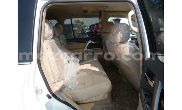 Nunua Imported Toyota Land Cruiser Nyeupe Gari ndani ya Import - Dubai nchini Cabo Delgado Nunua Imported Toyota Land Cruiser Nyeupe Gari ndani ya Import - Dubai nchini Cabo Delgado