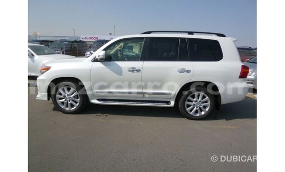 Nunua Imported Toyota Land Cruiser Nyeupe Gari ndani ya Import - Dubai nchini Cabo Delgado Nunua Imported Toyota Land Cruiser Nyeupe Gari ndani ya Import - Dubai nchini Cabo Delgado