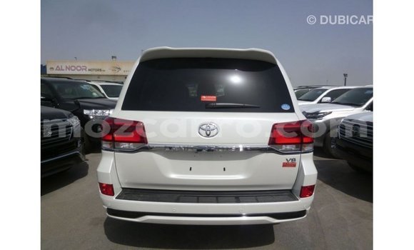 Nunua Imported Toyota Land Cruiser Nyeupe Gari ndani ya Import - Dubai nchini Cabo Delgado Nunua Imported Toyota Land Cruiser Nyeupe Gari ndani ya Import - Dubai nchini Cabo Delgado