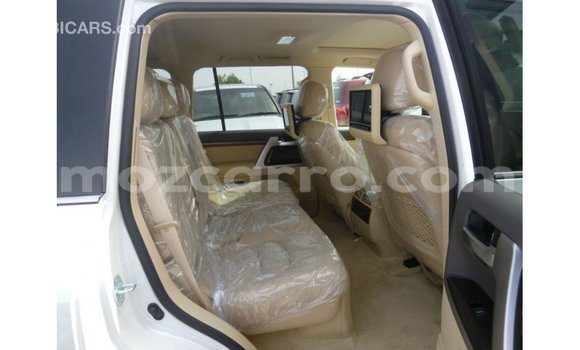 Nunua Imported Toyota Land Cruiser Nyeupe Gari ndani ya Import - Dubai nchini Cabo Delgado Nunua Imported Toyota Land Cruiser Nyeupe Gari ndani ya Import - Dubai nchini Cabo Delgado
