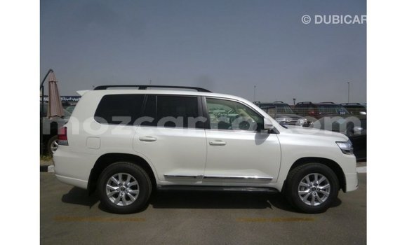 Nunua Imported Toyota Land Cruiser Nyeupe Gari ndani ya Import - Dubai nchini Cabo Delgado Nunua Imported Toyota Land Cruiser Nyeupe Gari ndani ya Import - Dubai nchini Cabo Delgado