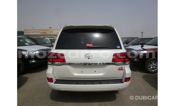 Nunua Imported Toyota Land Cruiser Nyeupe Gari ndani ya Import - Dubai nchini Cabo Delgado Nunua Imported Toyota Land Cruiser Nyeupe Gari ndani ya Import - Dubai nchini Cabo Delgado