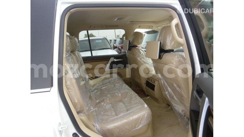 Big with watermark toyota land cruiser cabo delgado import dubai 7344