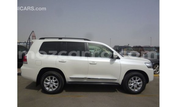 Nunua Imported Toyota Land Cruiser Nyeupe Gari ndani ya Import - Dubai nchini Cabo Delgado Nunua Imported Toyota Land Cruiser Nyeupe Gari ndani ya Import - Dubai nchini Cabo Delgado
