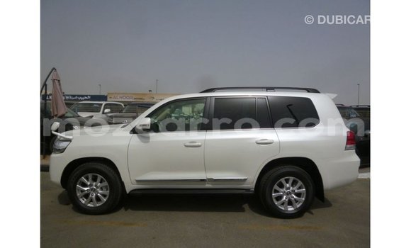 Nunua Imported Toyota Land Cruiser Nyeupe Gari ndani ya Import - Dubai nchini Cabo Delgado Nunua Imported Toyota Land Cruiser Nyeupe Gari ndani ya Import - Dubai nchini Cabo Delgado