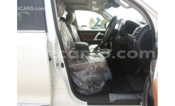 Buy Import Toyota Land Cruiser White Car in Import - Dubai in Cabo Delgado Buy Import Toyota Land Cruiser White Car in Import - Dubai in Cabo Delgado