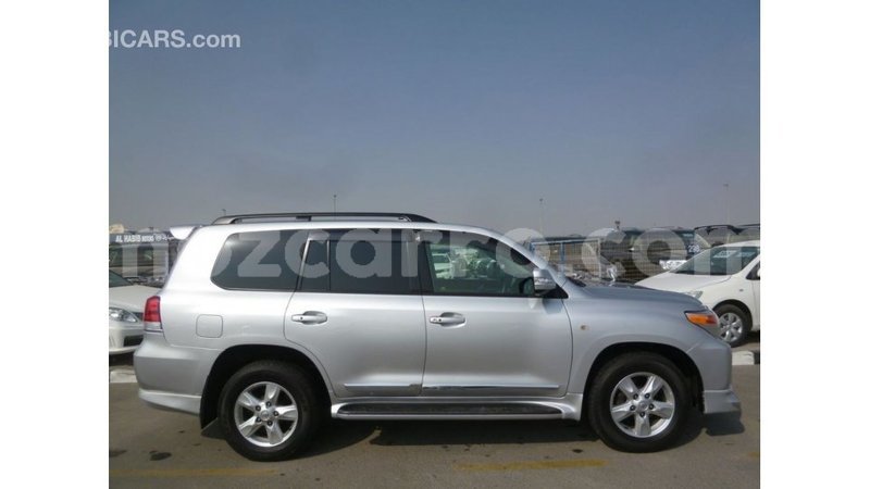 Big with watermark toyota land cruiser cabo delgado import dubai 7348