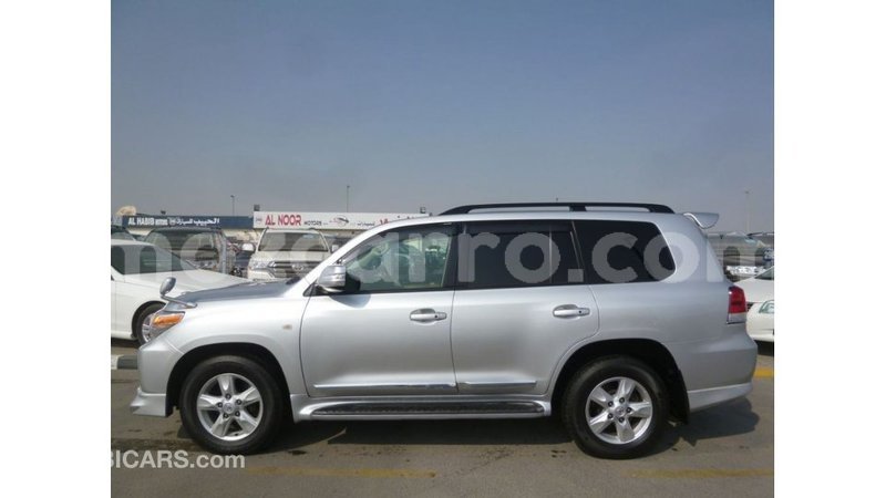 Big with watermark toyota land cruiser cabo delgado import dubai 7348