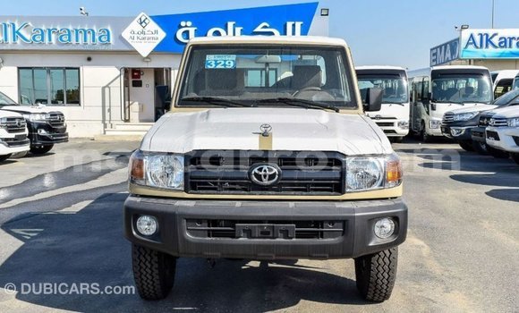 Comprar Importar Toyota Land Cruiser Bege Carro em Import - Dubai em Cabo Delgado Comprar Importar Toyota Land Cruiser Bege Carro em Import - Dubai em Cabo Delgado