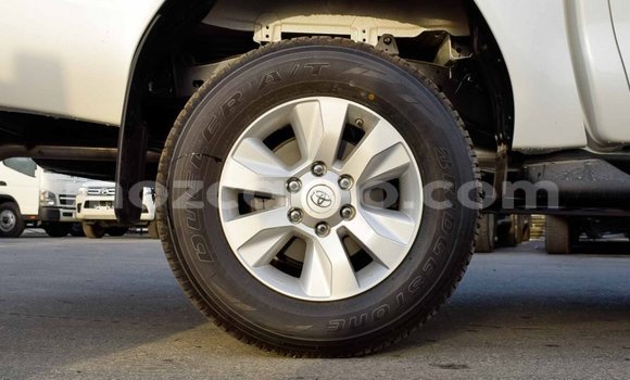 Comprar Importar Toyota Hilux Branco Carro em Import - Dubai em Cabo Delgado Comprar Importar Toyota Hilux Branco Carro em Import - Dubai em Cabo Delgado