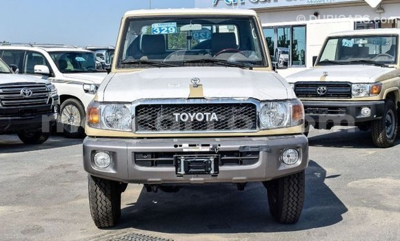Tenga Imported Toyota Land Cruiser Beige Mota in Import - Dubai in Cabo Delgado Tenga Imported Toyota Land Cruiser Beige Mota in Import - Dubai in Cabo Delgado
