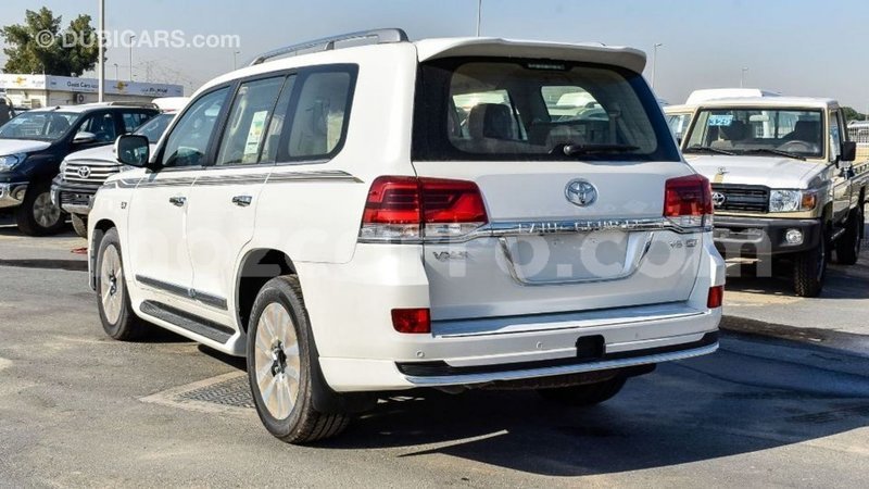 Big with watermark toyota land cruiser cabo delgado import dubai 7374