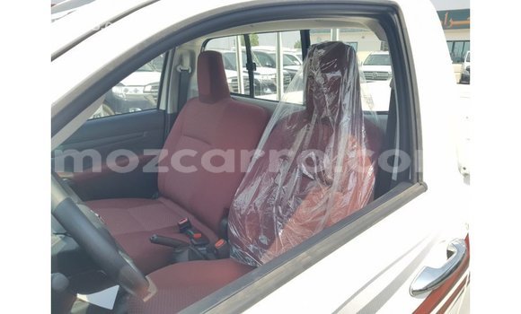 Comprar Importar Toyota Hilux Branco Carro em Import - Dubai em Cabo Delgado Comprar Importar Toyota Hilux Branco Carro em Import - Dubai em Cabo Delgado
