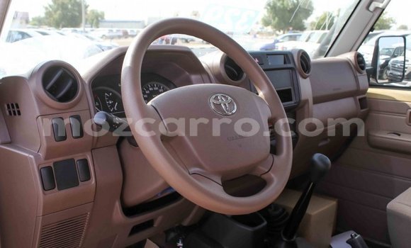 Comprar Importar Toyota Land Cruiser Bege Carro em Import - Dubai em Cabo Delgado Comprar Importar Toyota Land Cruiser Bege Carro em Import - Dubai em Cabo Delgado