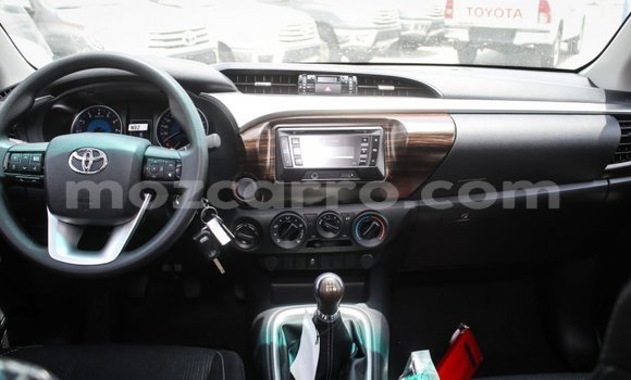 Comprar Importar Toyota Hilux Branco Carro em Import - Dubai em Cabo Delgado Comprar Importar Toyota Hilux Branco Carro em Import - Dubai em Cabo Delgado