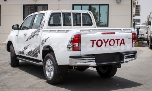 Comprar Importar Toyota Hilux Branco Carro em Import - Dubai em Cabo Delgado Comprar Importar Toyota Hilux Branco Carro em Import - Dubai em Cabo Delgado