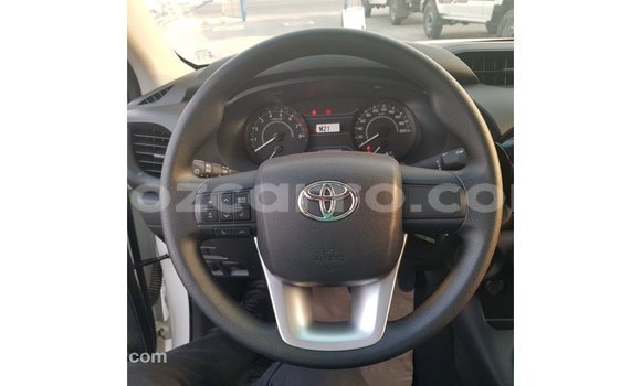 Comprar Importar Toyota Hilux Branco Carro em Import - Dubai em Cabo Delgado Comprar Importar Toyota Hilux Branco Carro em Import - Dubai em Cabo Delgado