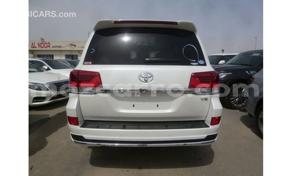 Tenga Imported Toyota Land Cruiser Chena Mota in Import - Dubai in Cabo Delgado Tenga Imported Toyota Land Cruiser Chena Mota in Import - Dubai in Cabo Delgado