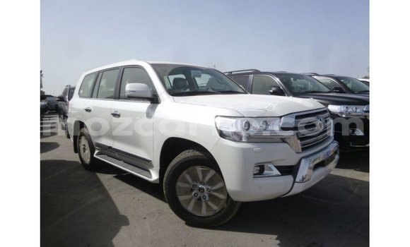 Nunua Imported Toyota Land Cruiser Nyeupe Gari ndani ya Import - Dubai nchini Cabo Delgado Nunua Imported Toyota Land Cruiser Nyeupe Gari ndani ya Import - Dubai nchini Cabo Delgado