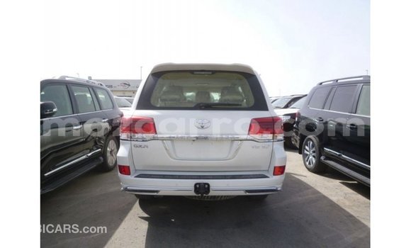 Nunua Imported Toyota Land Cruiser Nyeupe Gari ndani ya Import - Dubai nchini Cabo Delgado Nunua Imported Toyota Land Cruiser Nyeupe Gari ndani ya Import - Dubai nchini Cabo Delgado